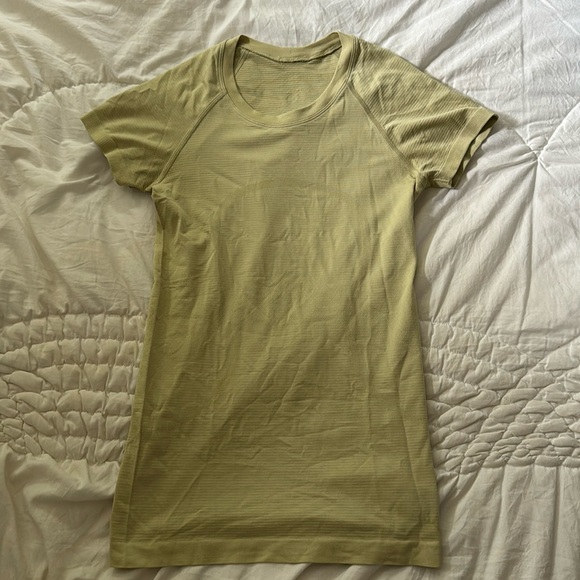 Light Green Lululemon Swiftly Tech- Long Length - Picture 1 of 1